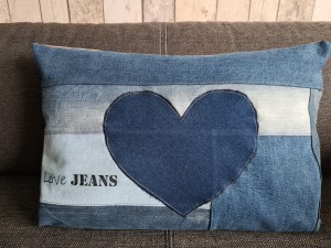 Kussen: Love jeans